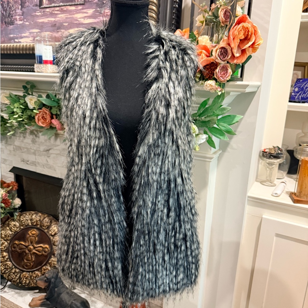 Jack by BB Dakota Black & White Faux Fur Vest